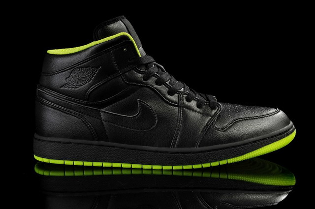 Nike Air Jordan 1 Retro Mens Shoes Black / Lime