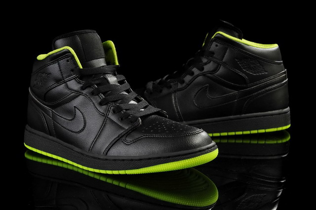 Nike Air Jordan 1 Retro Mens Shoes Black / Lime