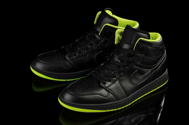 Nike Air Jordan 1 Retro Mens Shoes Black / Lime