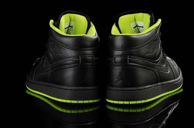 Nike Air Jordan 1 Retro Mens Shoes Black / Lime