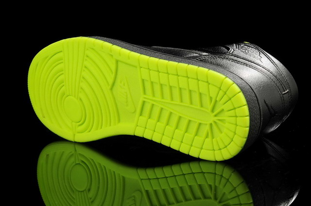 Nike Air Jordan 1 Retro Mens Shoes Black / Lime