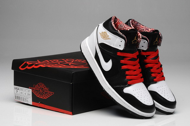 Nike Air Jordan 1 Mid Retro Mens Shoes Black / White / Metallic Gold