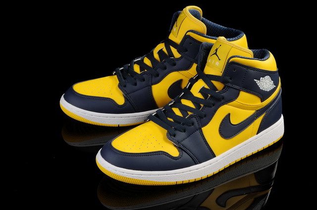 Nike Air Jordan 1 I Retro Mens Shoes Varsity Maize / Midnight Navy / White