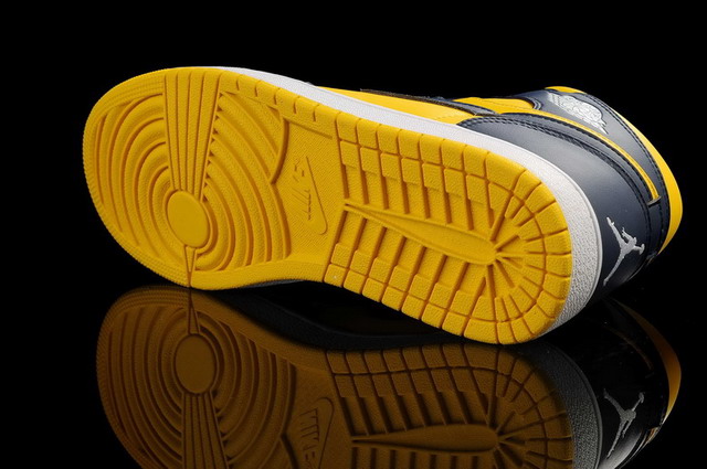 Nike Air Jordan 1 I Retro Mens Shoes Varsity Maize / Midnight Navy / White