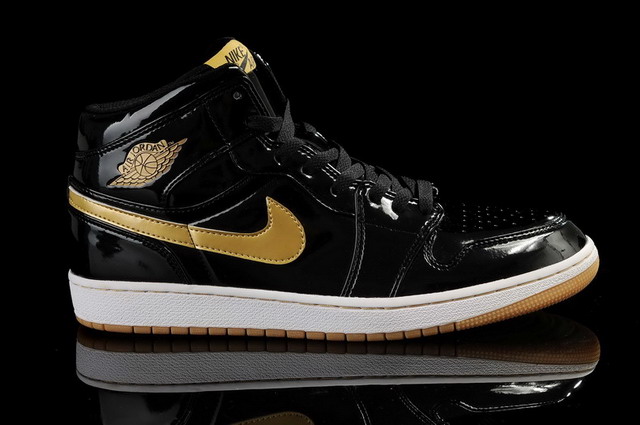 Nike Air Jordan 1 Retro Mens Shoes Black / Metallic Gold