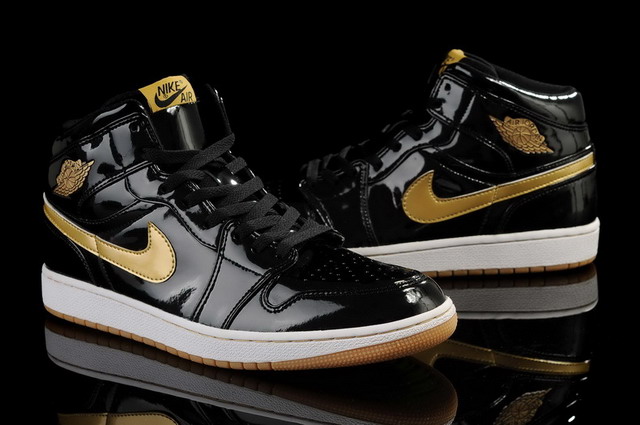 Nike Air Jordan 1 Retro Mens Shoes Black / Metallic Gold