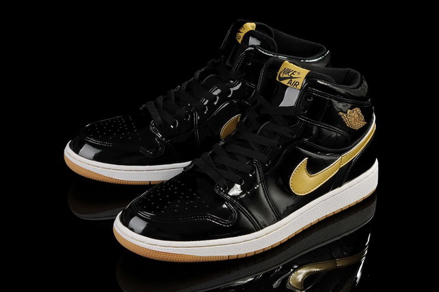 Nike Air Jordan 1 Retro Mens Shoes Black / Metallic Gold