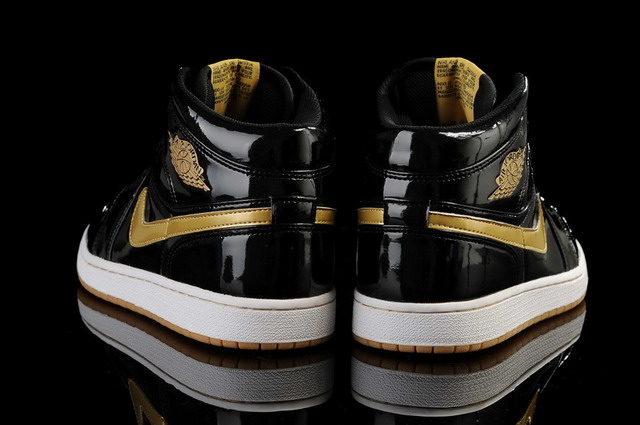 Nike Air Jordan 1 Retro Mens Shoes Black / Metallic Gold
