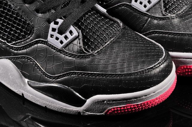 Nike Air Jordan 4 Retro Mens Shoes Black / Grey / Fire Red